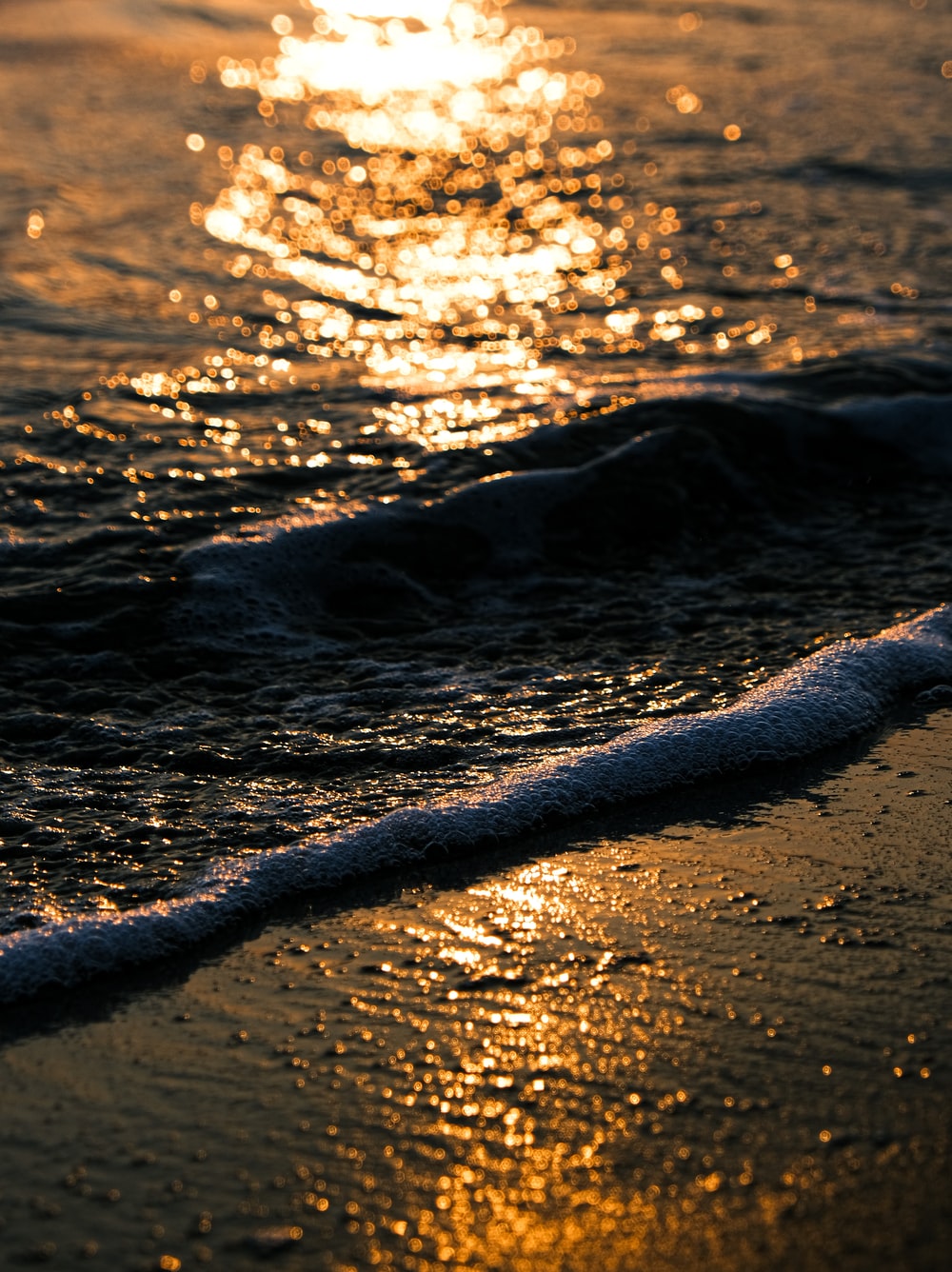 唯美黃色日落海灘風景圖片