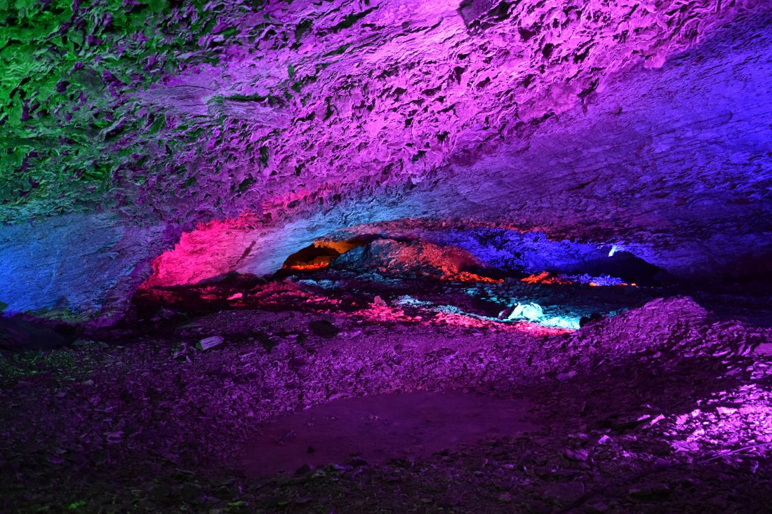 彩色洞穴图片