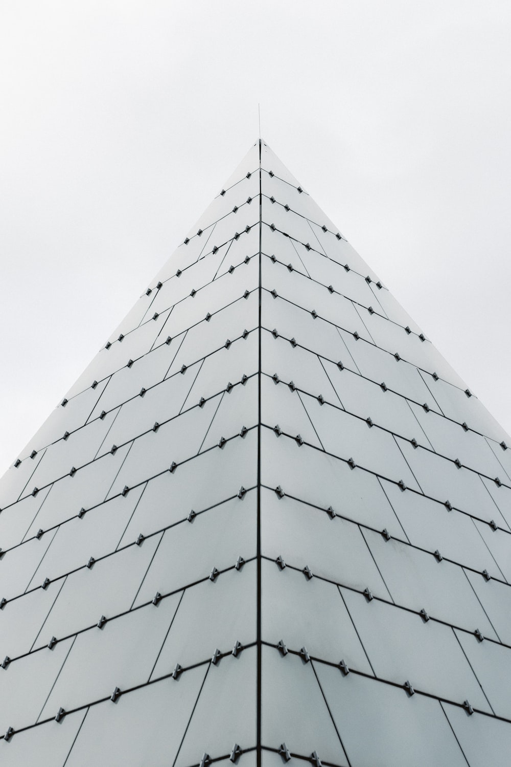 三角形建筑物图片