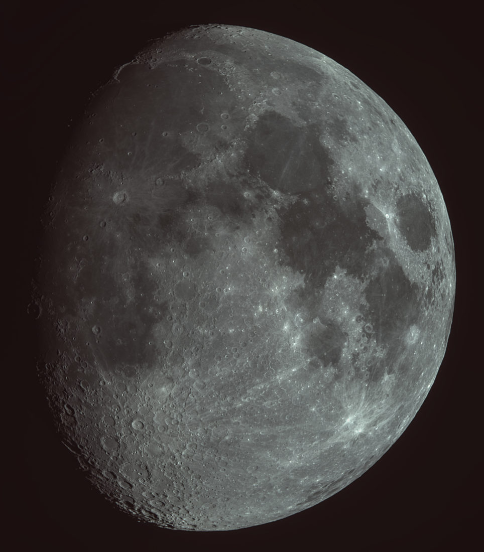 月亮表面陨石网图片