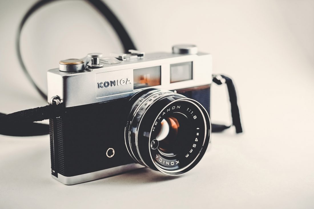 简约现代复古胶片相机图片