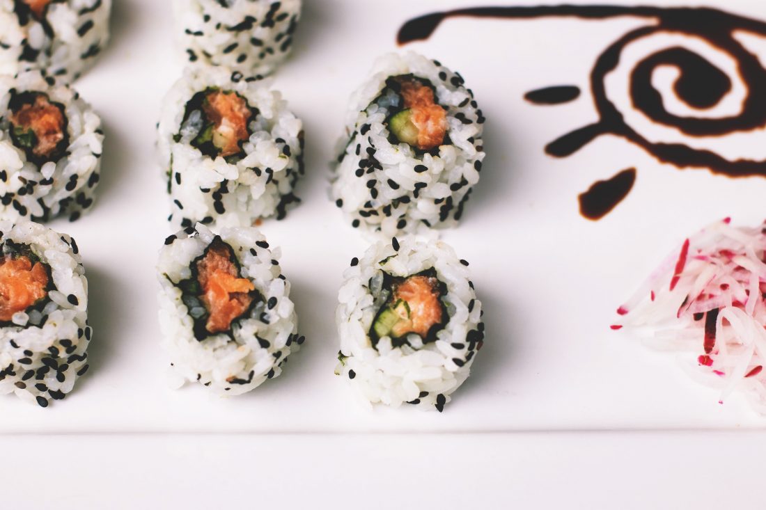 美味的海苔寿司高清图片