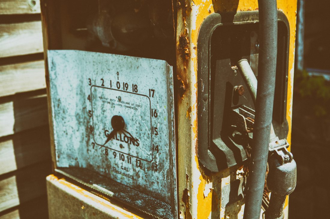 复古老煤气泵图片