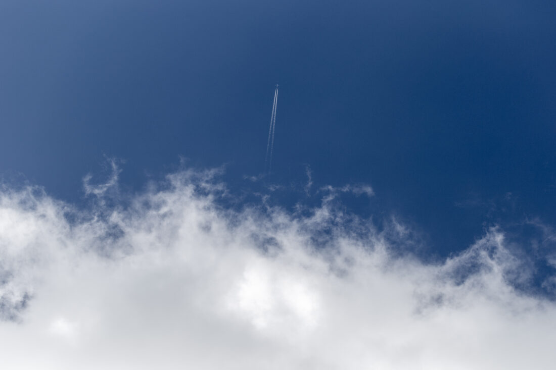 飞机足迹云图片