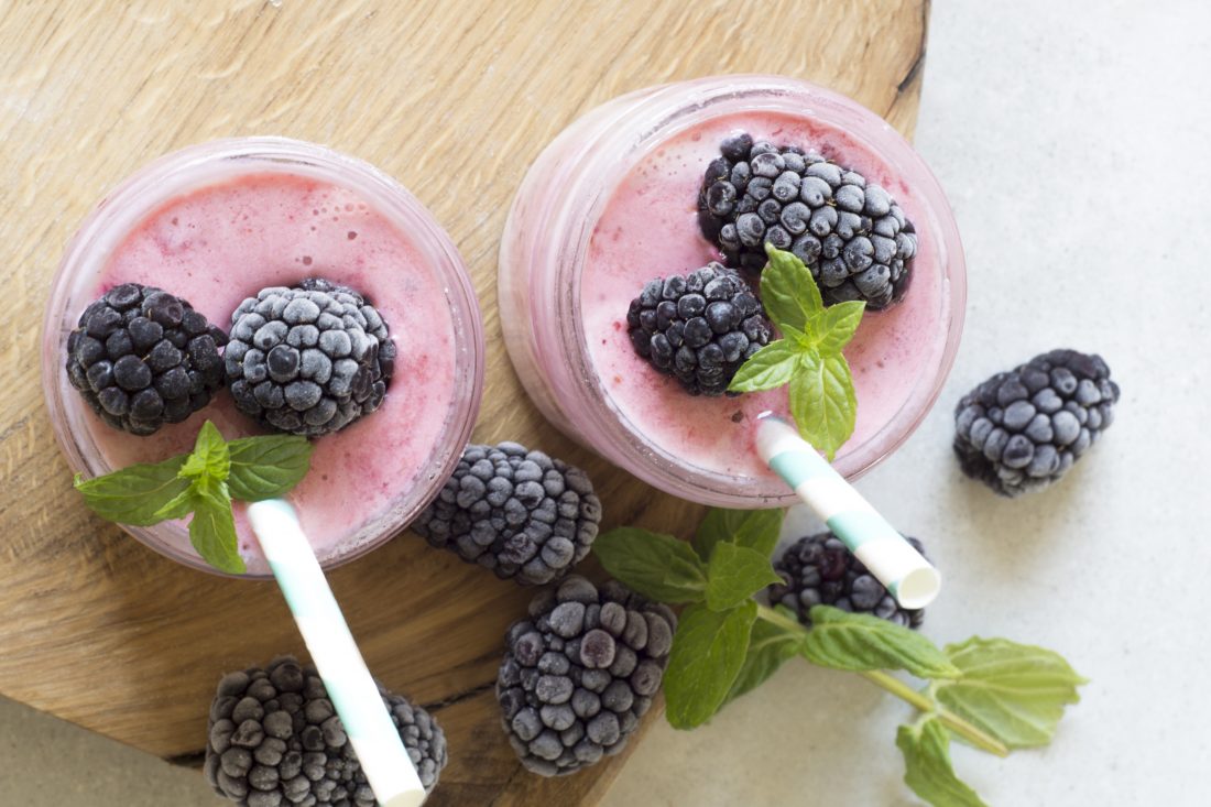 小清新创意黑莓冰沙图片