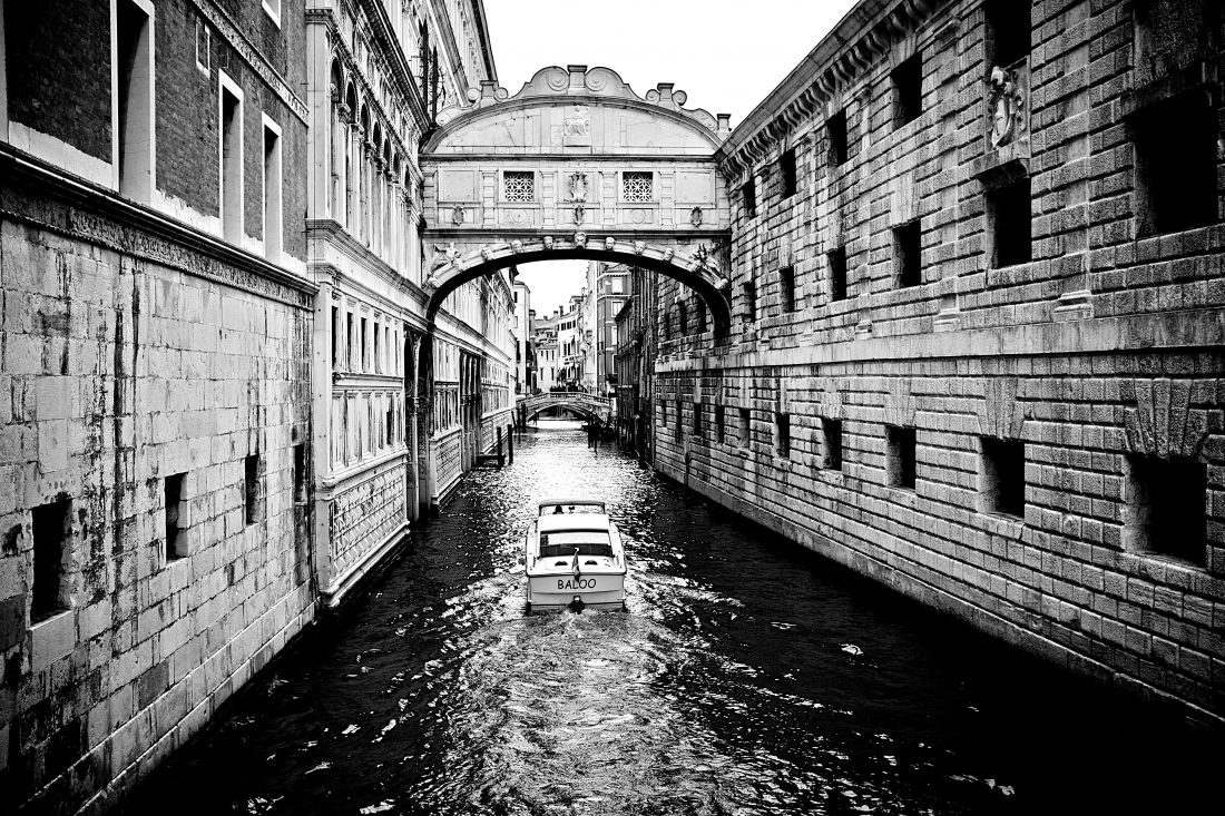 黑白色威尼斯图片