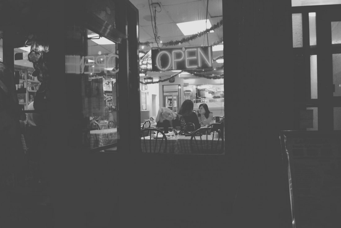 黑白摄影咖啡馆图片