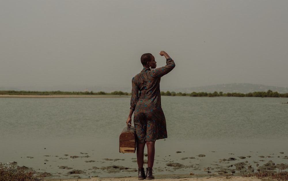 非洲湖边人民形象图片素材高清