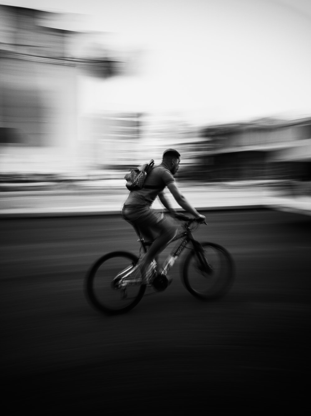 简约小清新自行车男子照片