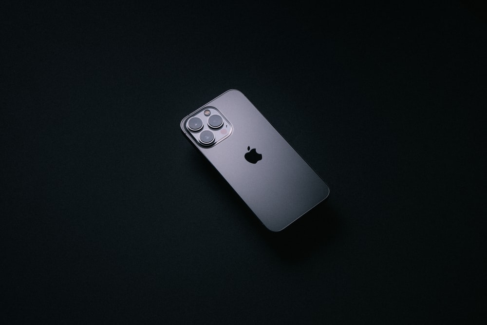 黑底苹果手机图片