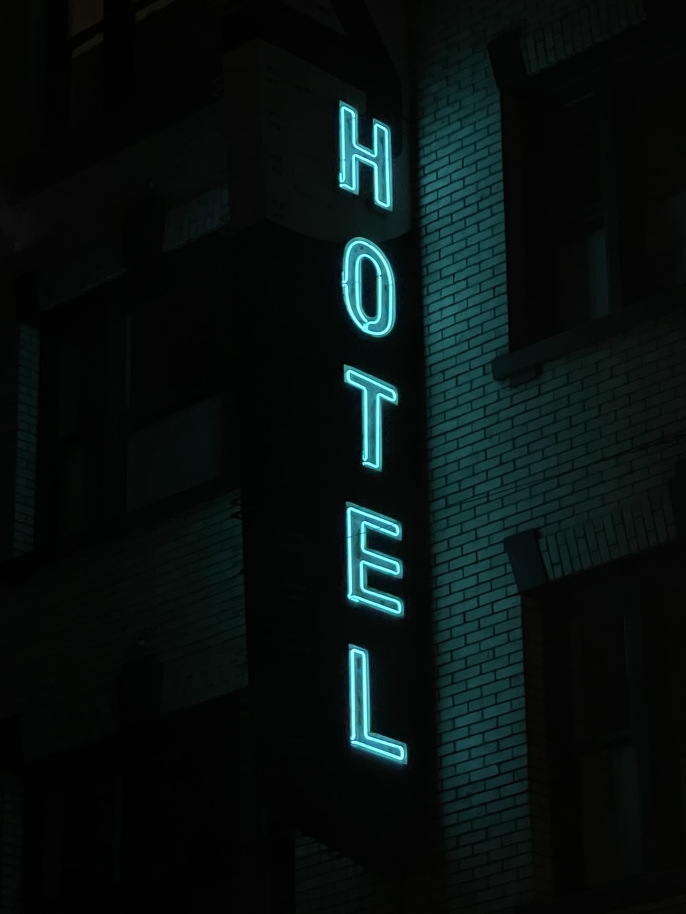 酒店霓虹灯字母图片