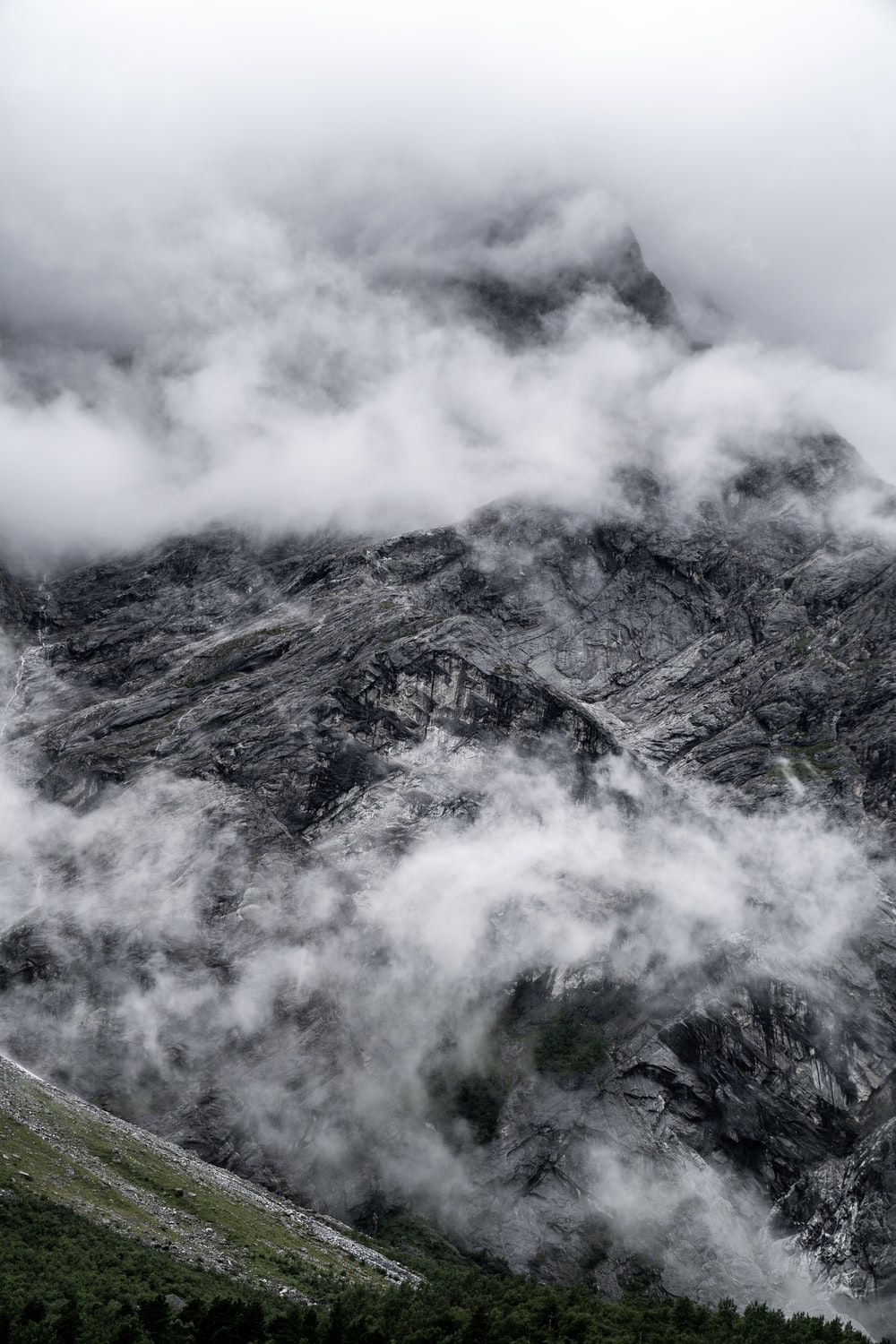 挪威雾山福俯拍素材图