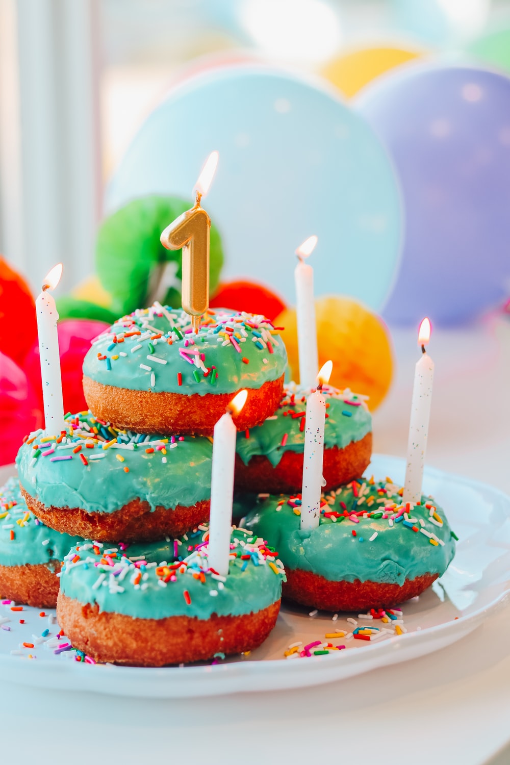 生日甜甜圈蛋糕高清美食图片
