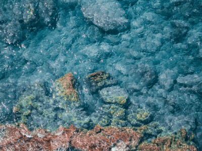 科西嘉岛博尼法乔的清澈水