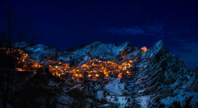 意大利小镇夜景图片