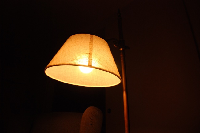 老式照明台灯图片