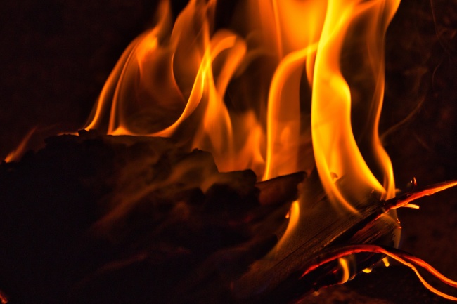 木材燃烧火焰图片
