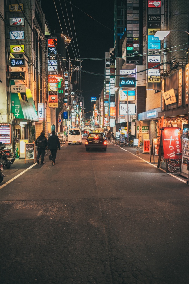 日本街道灯光夜景图片