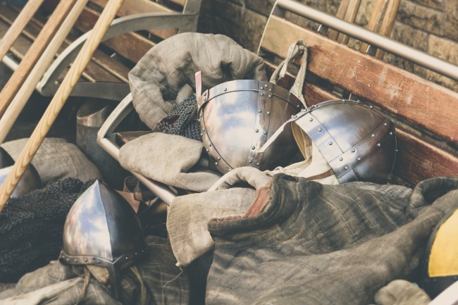 不锈钢的战士盔甲图片