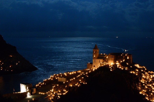 意大利海滨城镇夜景图片