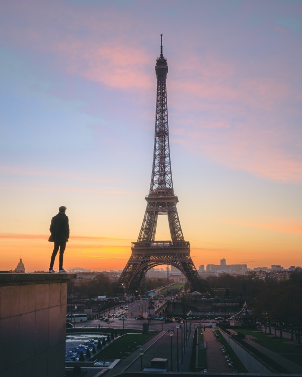 黄昏法国巴黎铁塔图片