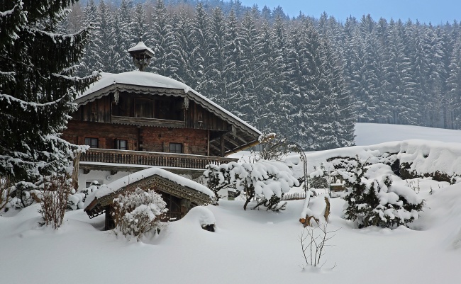 雪山别墅风景图片