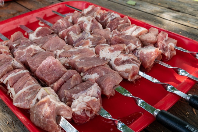 生羊肉串烤串图片