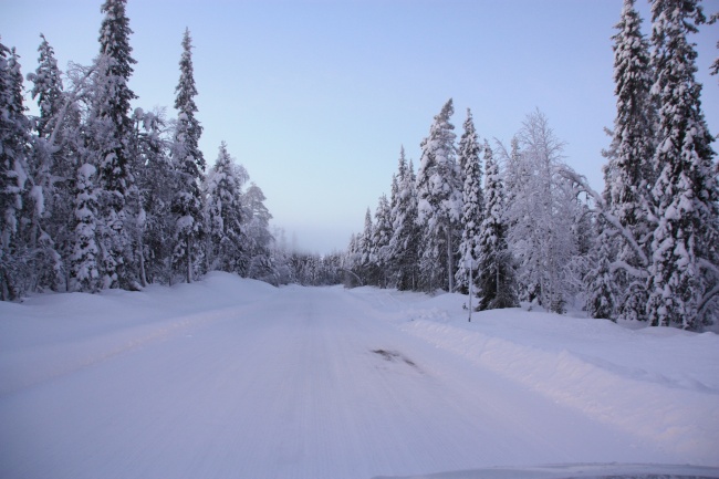 寒冬道路积雪图片