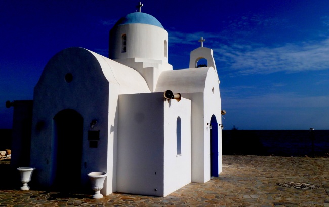 希腊蓝顶白教堂图片