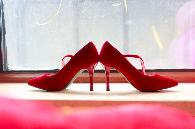 漂亮红色婚鞋图片