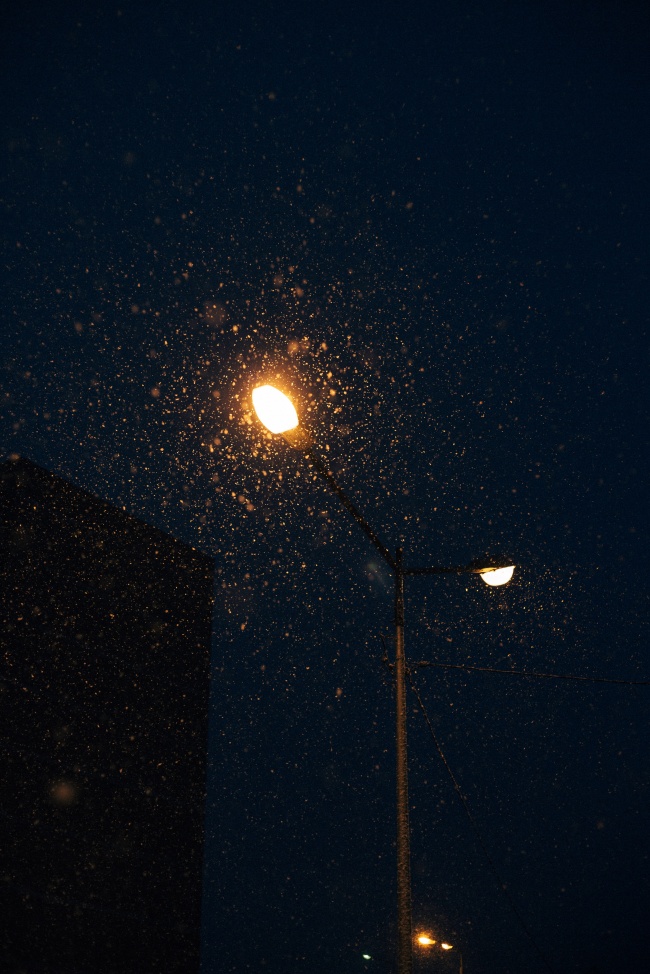 夜晚街灯凄凉的图片图片
