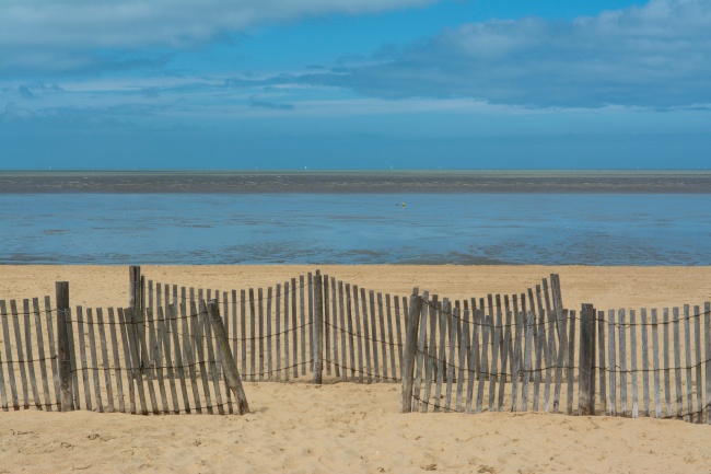 沙滩围栏图片