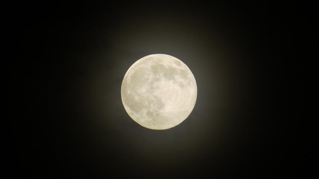 月亮夜晚的天空夜满月超级月亮
