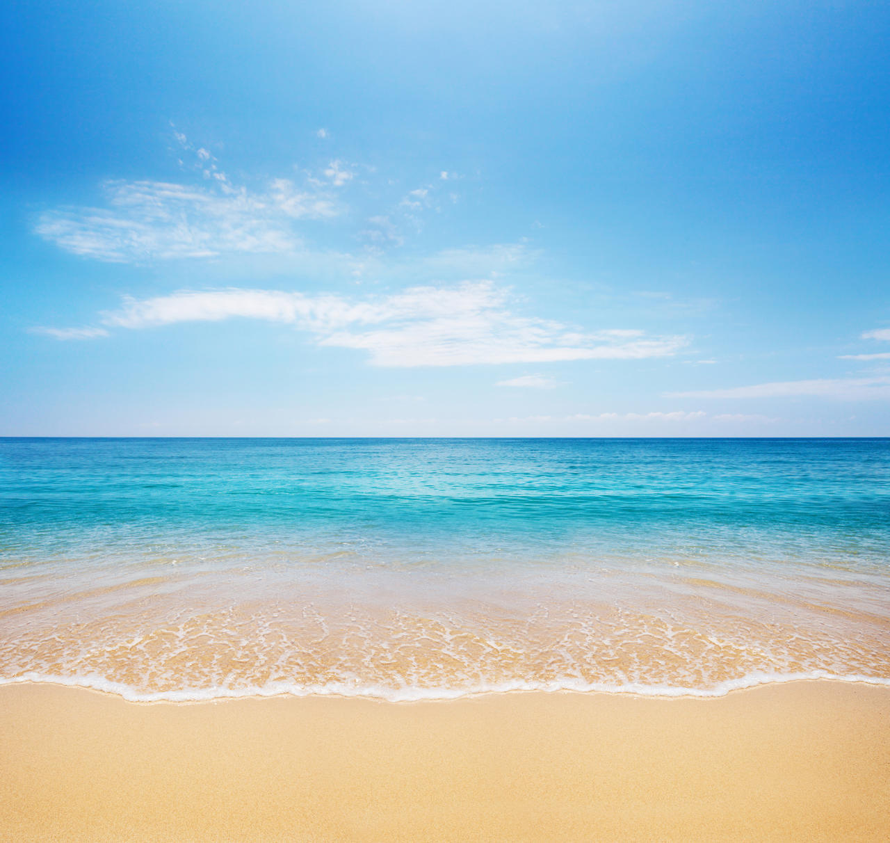蓝天白云海水沙滩海边海岸清澈绿水大海海浪壁纸