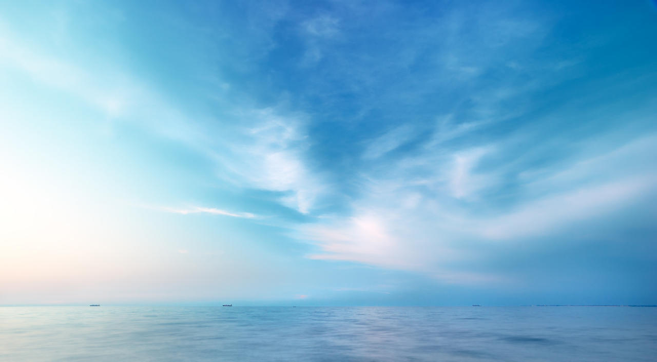 自然风景蓝天下的大海海面水面风景图