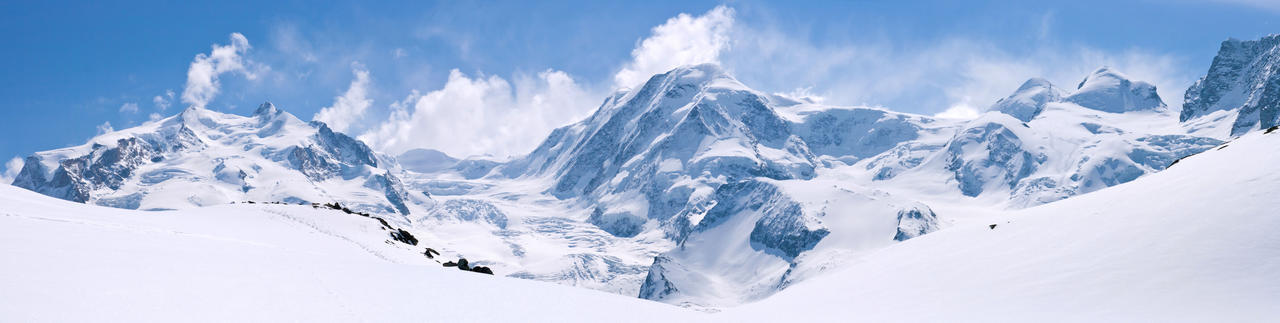 雪山脉景观与马特洪峰峰值阿尔卑斯山地区瑞士在蓝色天空的全景